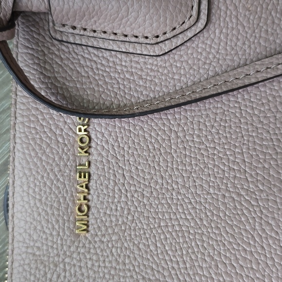 Michael kors purse - Picture 2 of 7